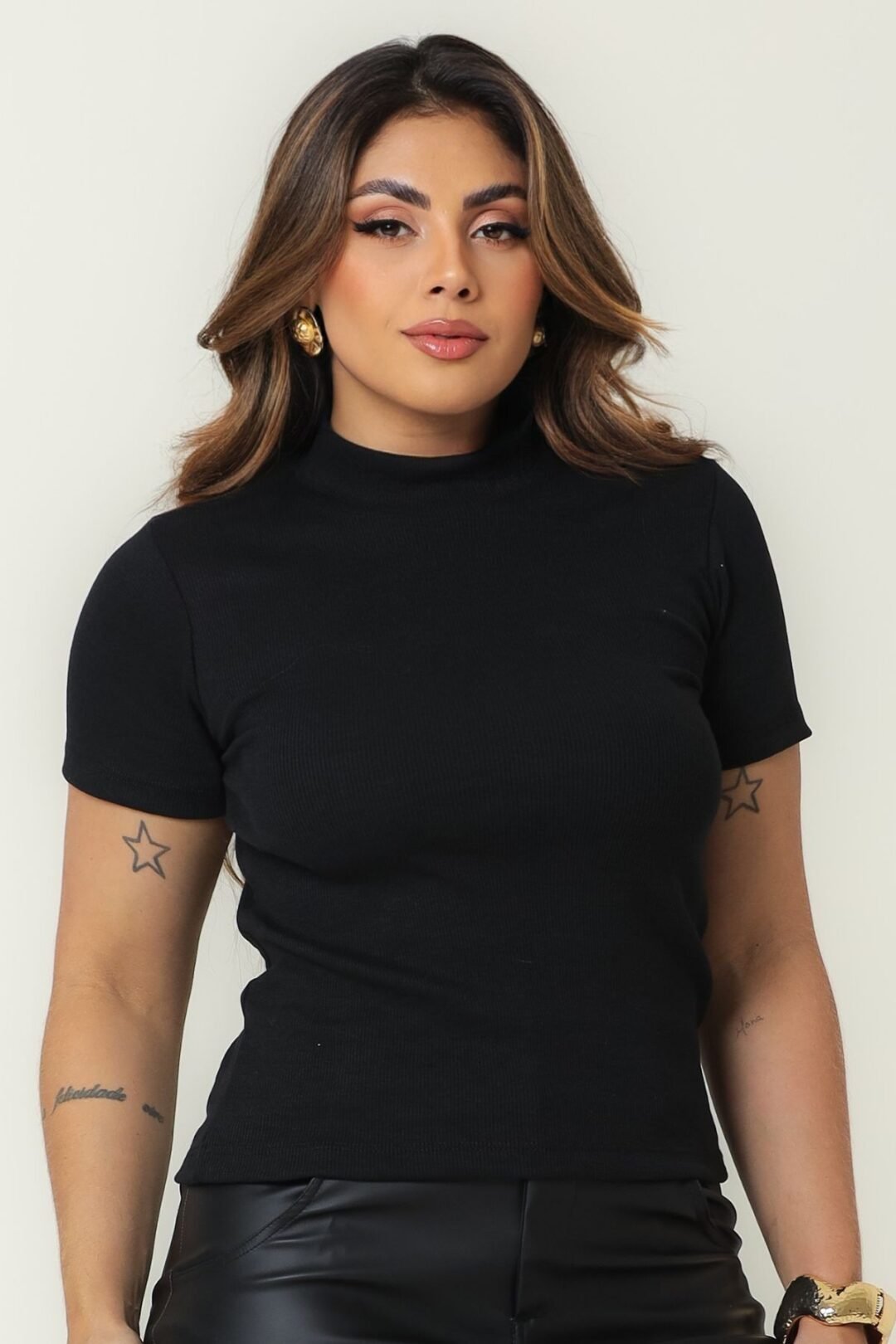 Camiseta Gola Alta Ribana- Preto